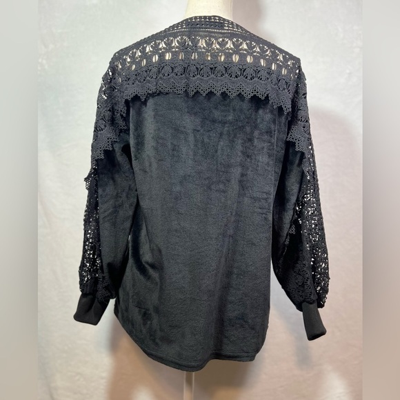 Celima Collection NWT Velour & Lace Long Sleeve Top Size M Black - Picture 4 of 10